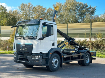 Hákový nosič kontejnerů MAN TGM 18.320