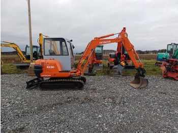 Mini rýpadlo Hitachi EX30 Kallistuvalla liittimellä: obrázek 5