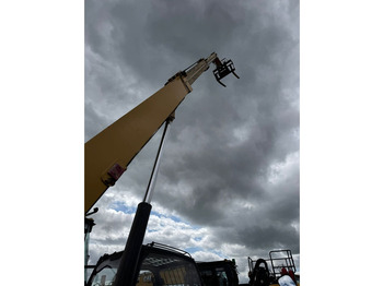 Teleskopický manipulátor CATERPILLAR TH