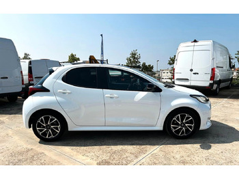 Sedan Toyota Yaris 1.5 Hybrid 5 porte Lounge: obrázek 4