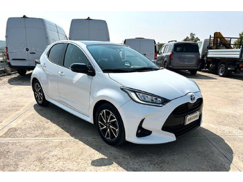 Sedan Toyota Yaris 1.5 Hybrid 5 porte Lounge: obrázek 3