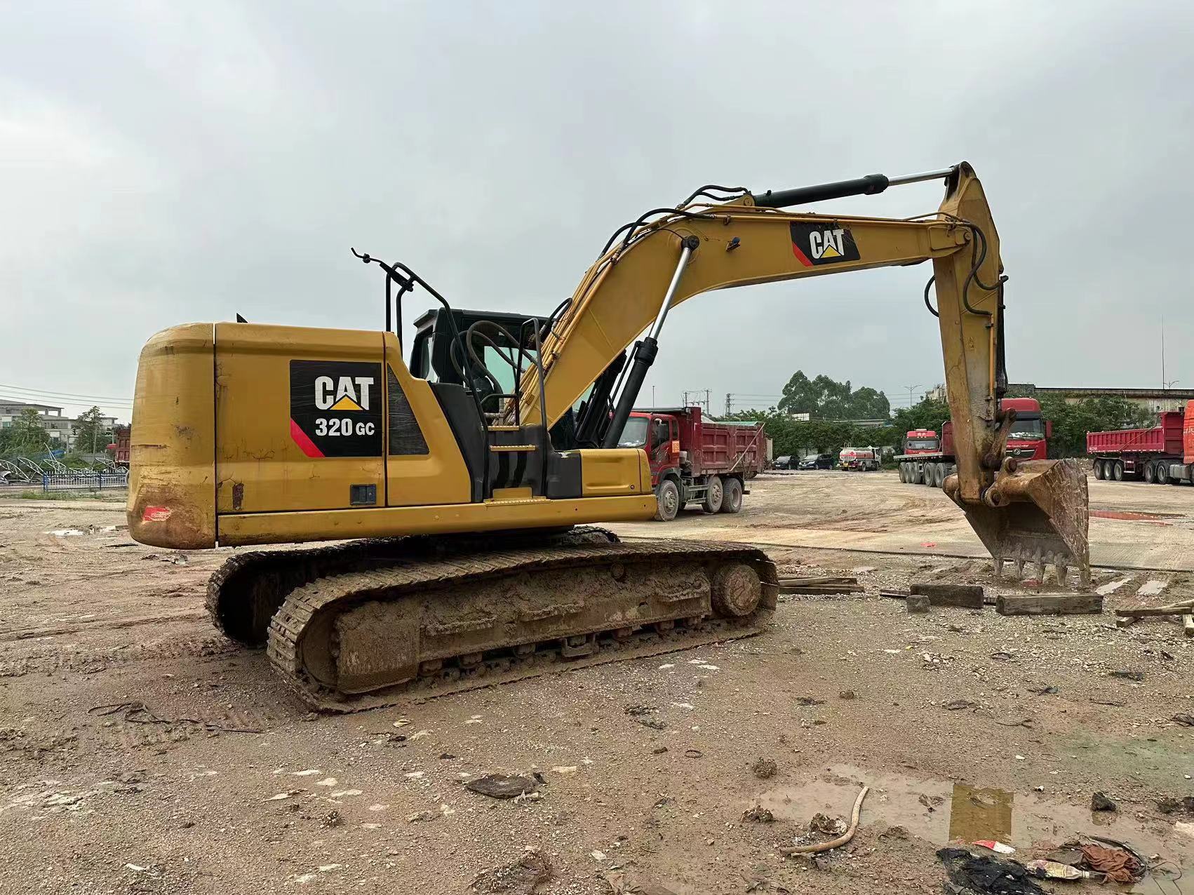 Pásové rýpadlo CATERPILLAR 320GC