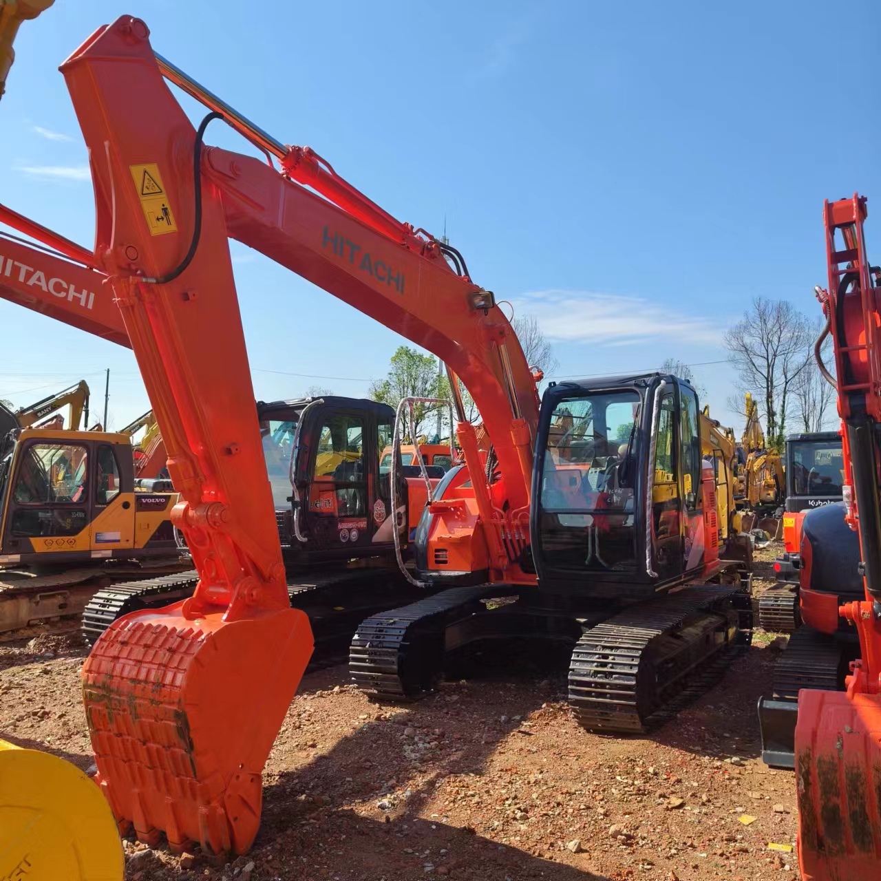 Pásové rýpadlo HITACHI ZX135