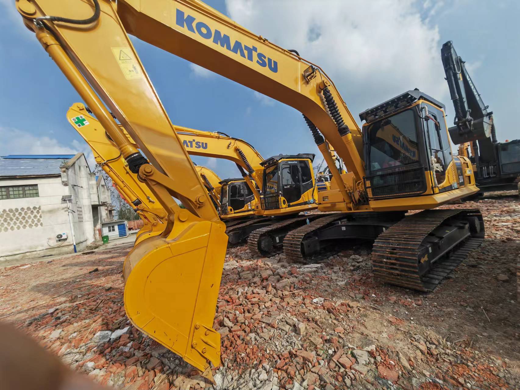 Pásové rýpadlo KOMATSU PC200: obrázek 2