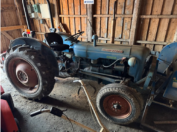 Traktor FORD