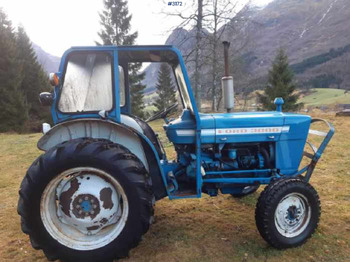 Traktor FORD