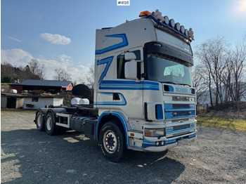 Hákový nosič kontejnerů SCANIA R144