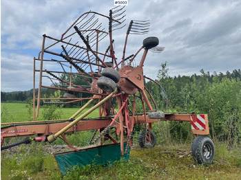Stroj na sklizeň pícnin KVERNELAND