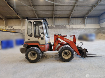 Kolový nakladač Kubota R520 kauhalla, piikeillä & harjakoneella, 2008, Nokia: obrázek 2