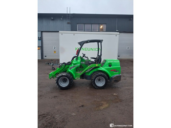 Kloubový nakladač AVANT