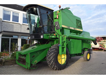 Sklízecí mlátička JOHN DEERE