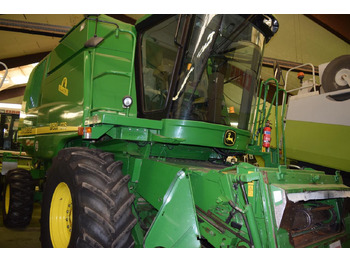 Sklízecí mlátička JOHN DEERE
