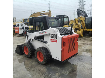 Smykový nakladač Bobcat S300: obrázek 2