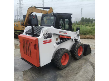 Smykový nakladač Bobcat S300: obrázek 4