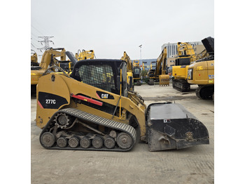 Smykový nakladač CATERPILLAR