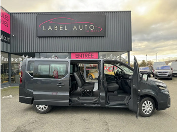 Minibus NISSAN