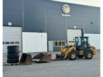 Kolový nakladač CATERPILLAR 908H