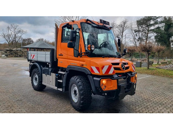 Sklápěč UNIMOG
