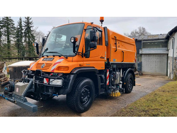 Zametací vůz UNIMOG U400