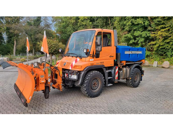 Vozidlo pro zimní údržbu UNIMOG