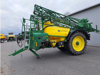Tažený postřikovač JOHN DEERE