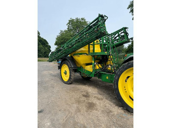 Tažený postřikovač JOHN DEERE
