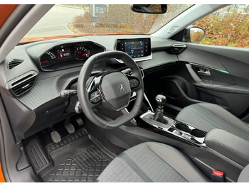 SUV Peugeot 2008 Peugeot 1.2 benz 100 km Allure 6tys przebieg fabrycznie nowy: obrázek 5