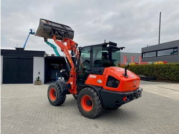 Kolový nakladač KUBOTA R090