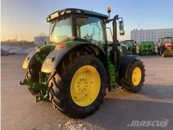 Traktor John Deere 6215R: obrázek 3