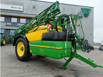 Tažený postřikovač JOHN DEERE