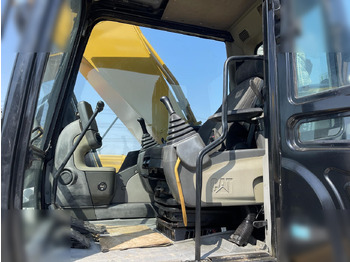 Pásové rýpadlo CATERPILLAR 330DL: obrázek 4 Pásové rýpadlo CATERPILLAR 330DL: obrázek 4