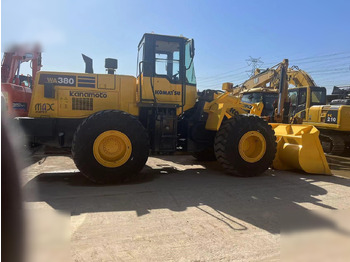 Kolový nakladač KOMATSU WA320