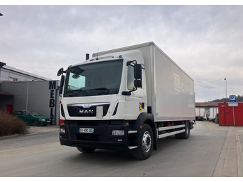 Skříňový nákladní auto MAN