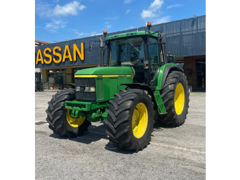 Traktor JOHN DEERE 6810