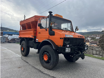 Vozidlo pro zimní údržbu UNIMOG U1500