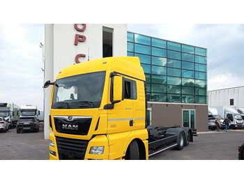 Podvozek s kabinou MAN TGX 26.500