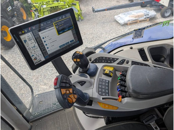 Traktor New Holland T 8.380: obrázek 4