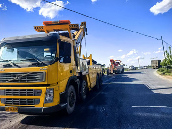 Auto s hydraulickou rukou