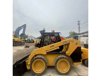 Smykový nakladač CATERPILLAR