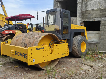 Silniční válec BOMAG