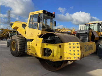 Silniční válec BOMAG