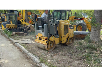 Silniční válec CATERPILLAR CB14B
