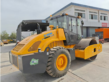 Silniční válec XCMG XS163J