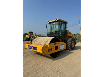 Silniční válec XCMG XS183J