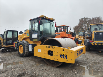 Silniční válec XCMG XS223J