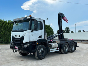 Hákový nosič kontejnerů IVECO Trakker