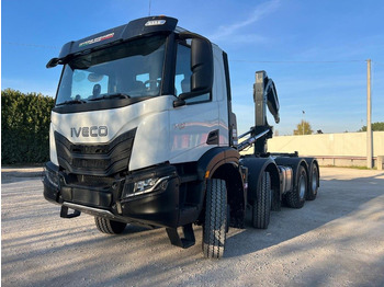 Hákový nosič kontejnerů IVECO Trakker