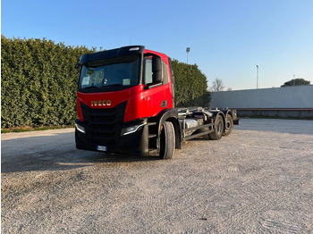 Hákový nosič kontejnerů IVECO X-WAY