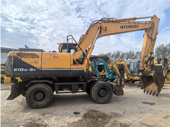 Kolesové rýpadlo HYUNDAI R210