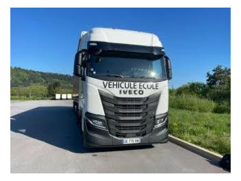 Tahač IVECO S-WAY